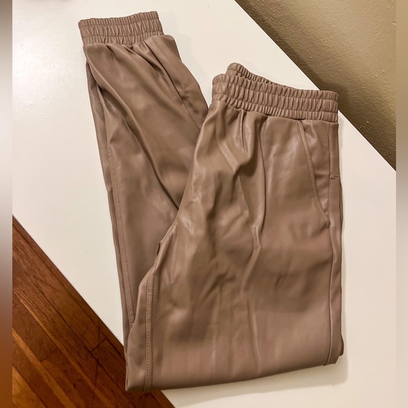 Brown Faux Leather Pants never worn size medium jogger style straight leg - Picture 1 of 2